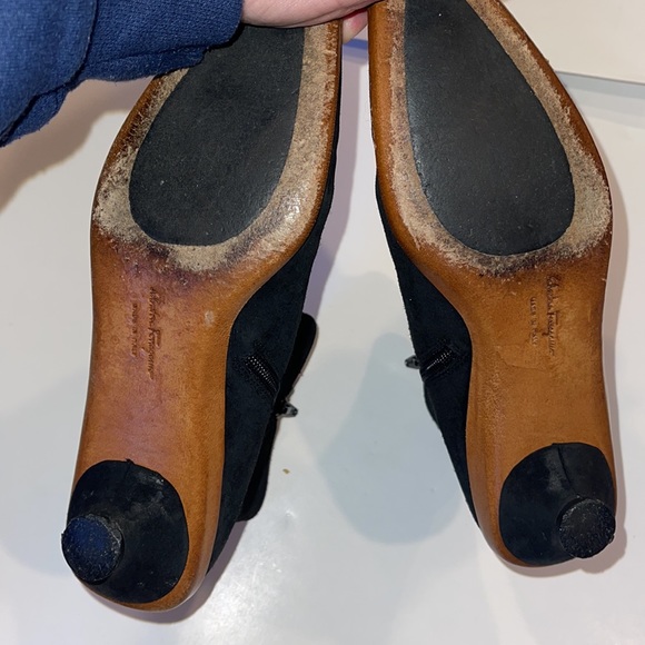 Vintage Ferragamo black suede kitten heel booties - Picture 6 of 10